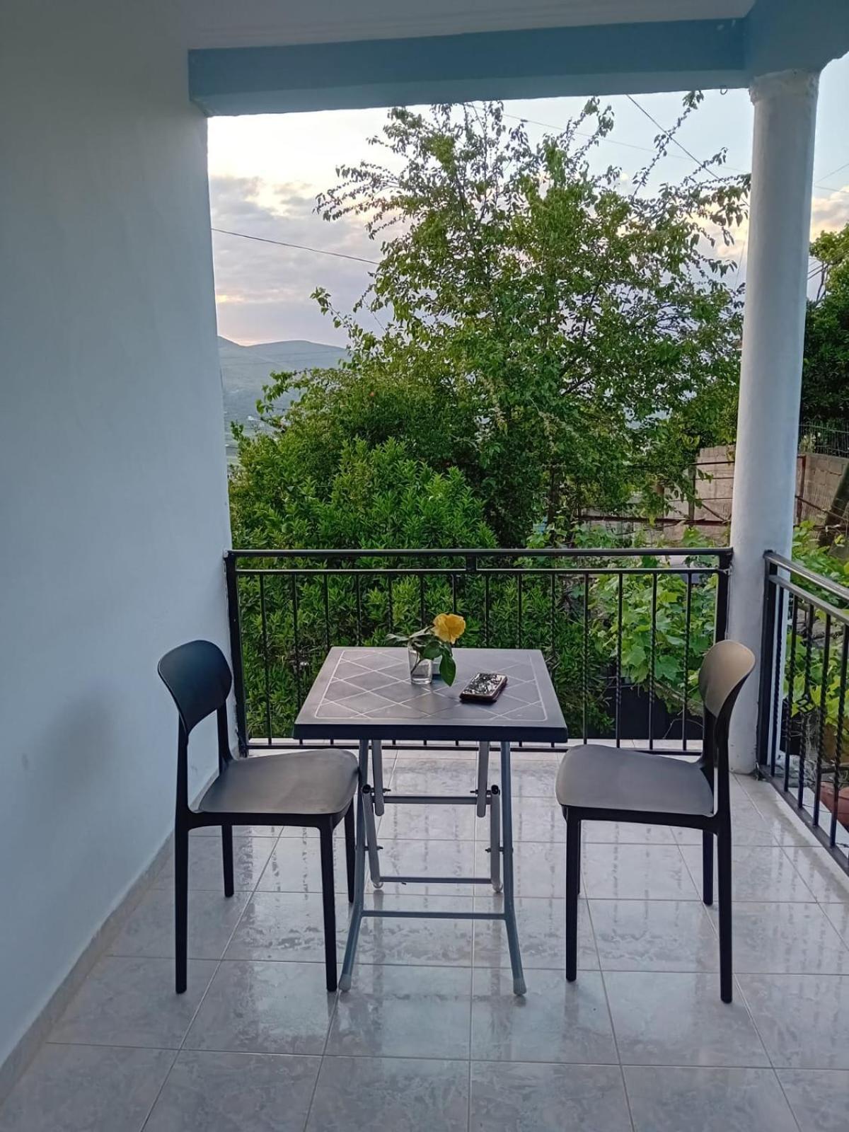 Guest House Eloid Berat Exterior foto